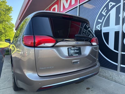 2017 Chrysler Pacifica Touring L