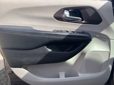 2017 Chrysler Pacifica Touring L