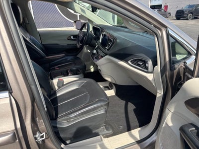 2017 Chrysler Pacifica Touring L