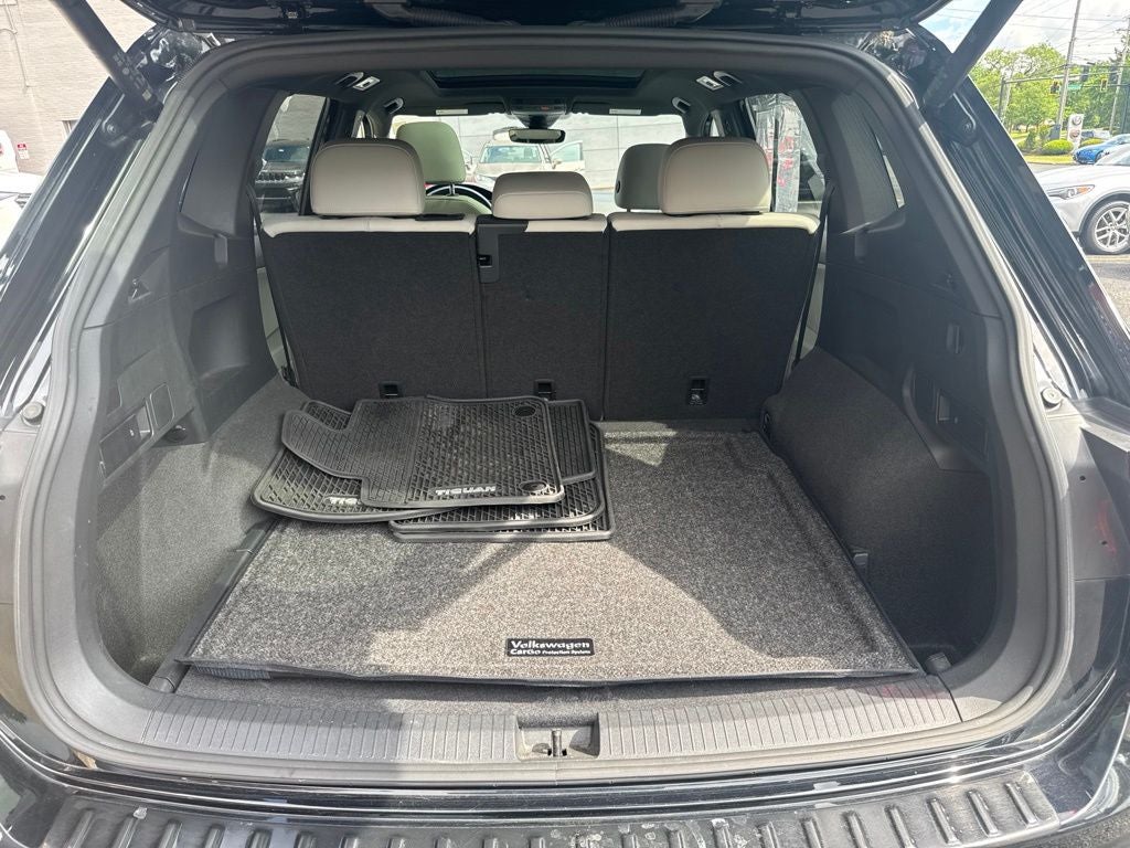 2024 Volkswagen Tiguan 2.0T SE R-Line Black