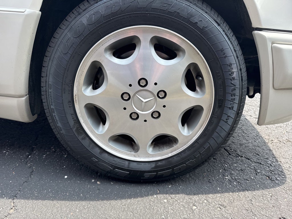 1995 Mercedes-Benz E-Class E 320 Base