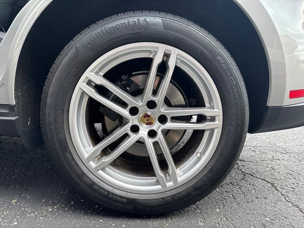 2024 Porsche Macan T