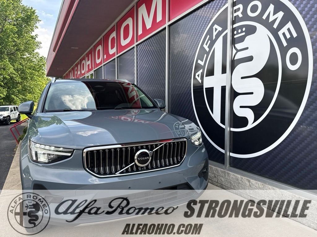 2023 Volvo XC40 B5 Plus Bright Theme