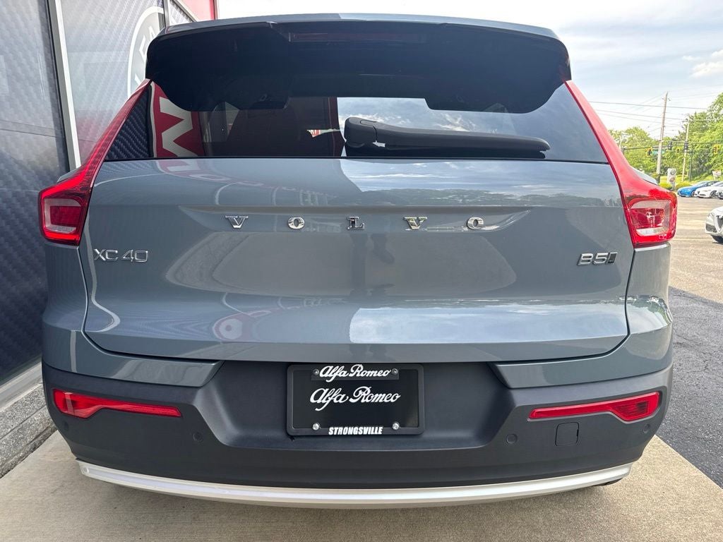 2023 Volvo XC40 B5 Plus Bright Theme