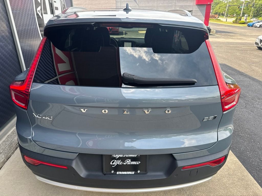 2023 Volvo XC40 B5 Plus Bright Theme