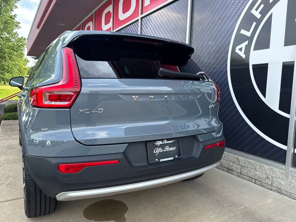 2023 Volvo XC40 B5 Plus Bright Theme