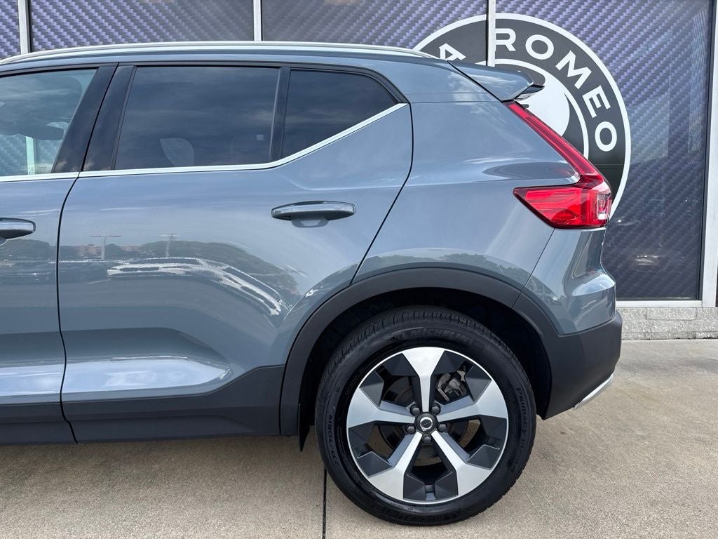 2023 Volvo XC40 B5 Plus Bright Theme