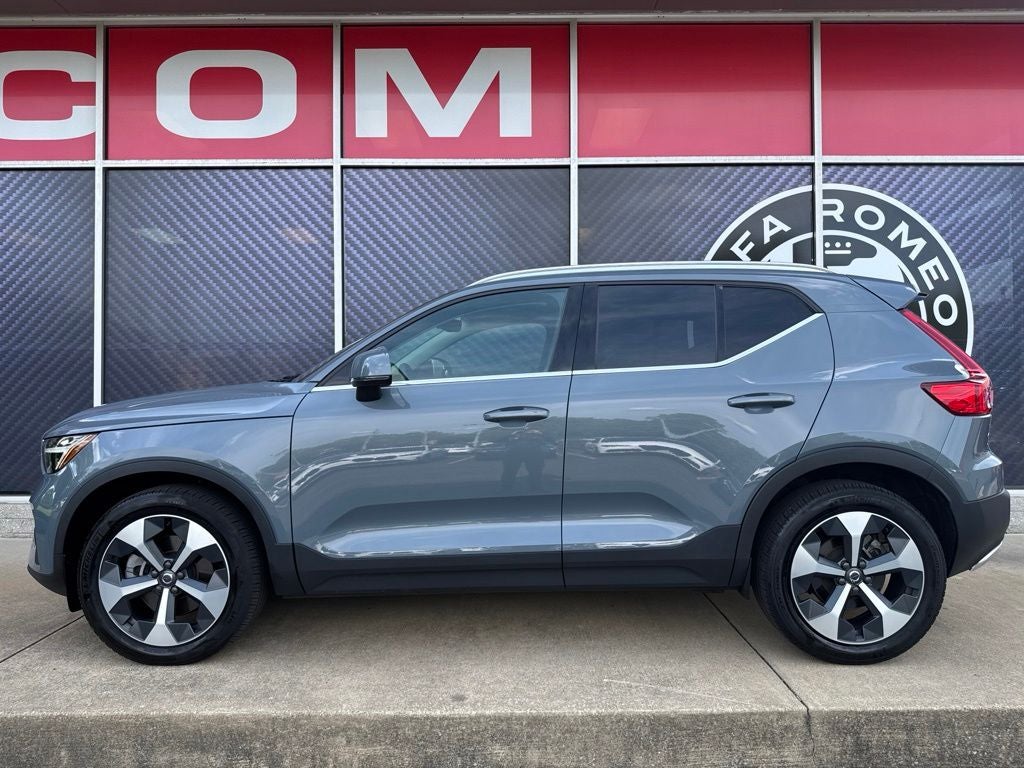 2023 Volvo XC40 B5 Plus Bright Theme