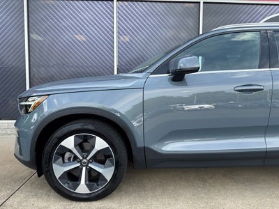 2023 Volvo XC40 B5 Plus Bright Theme