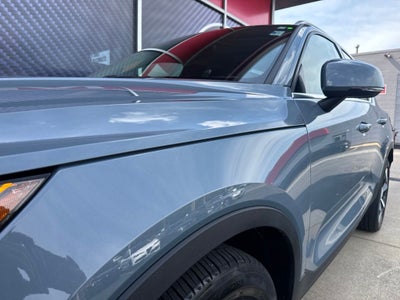 2023 Volvo XC40 B5 Plus Bright Theme