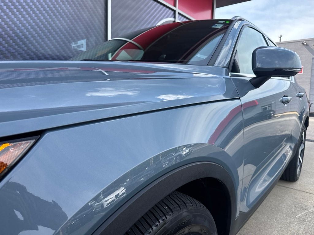 2023 Volvo XC40 B5 Plus Bright Theme