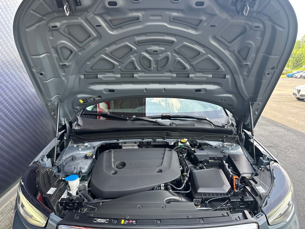 2023 Volvo XC40 B5 Plus Bright Theme