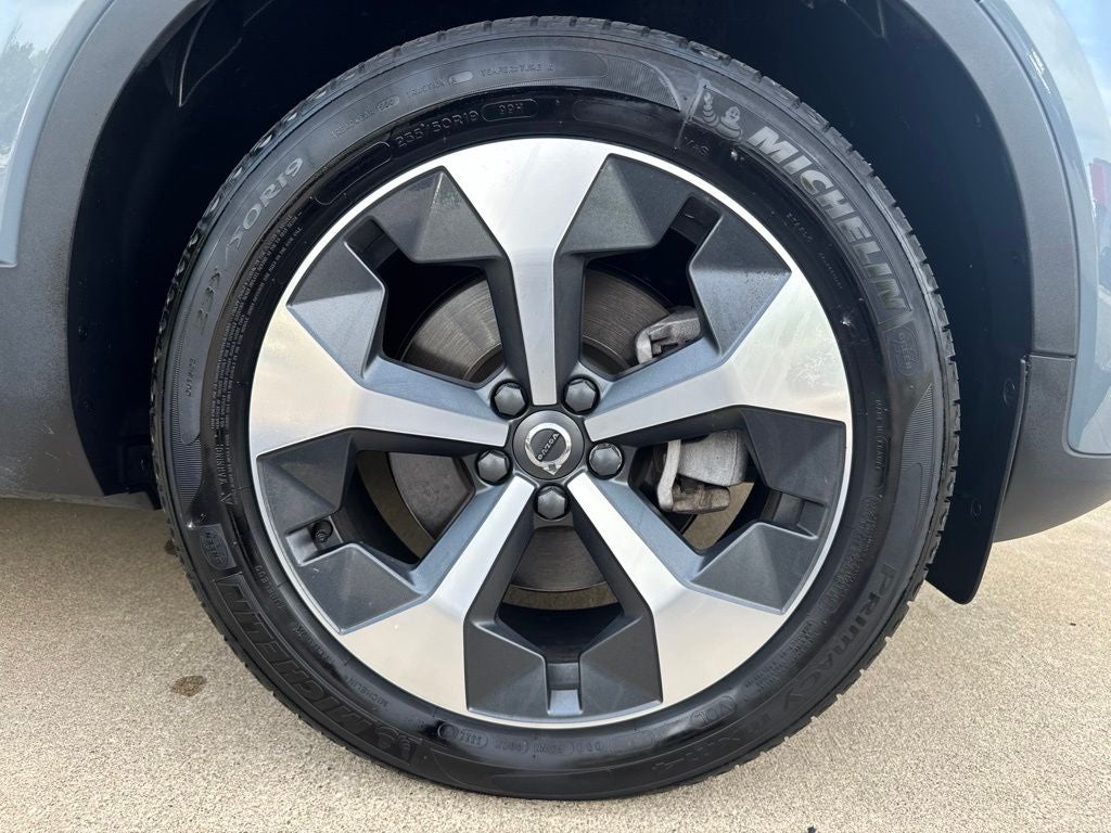 2023 Volvo XC40 B5 Plus Bright Theme