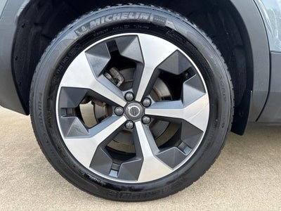 2023 Volvo XC40 B5 Plus Bright Theme