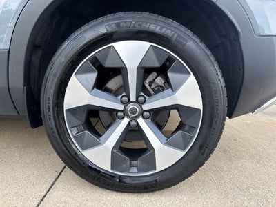 2023 Volvo XC40 B5 Plus Bright Theme