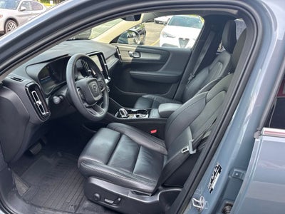 2023 Volvo XC40 B5 Plus Bright Theme