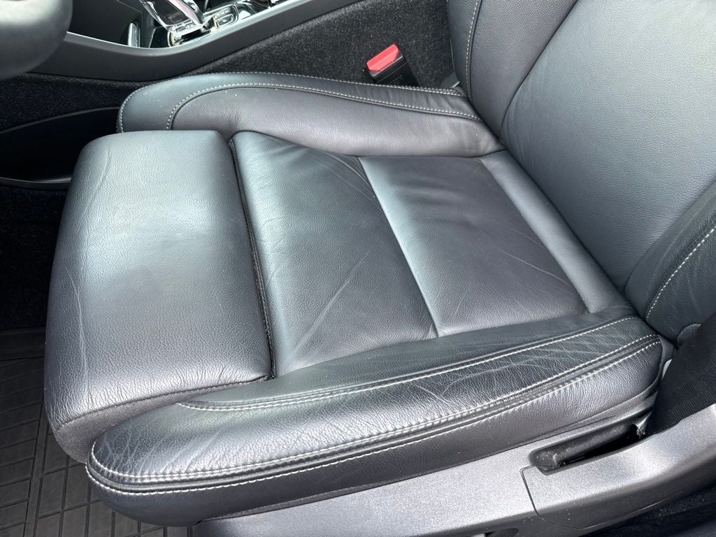 2023 Volvo XC40 B5 Plus Bright Theme