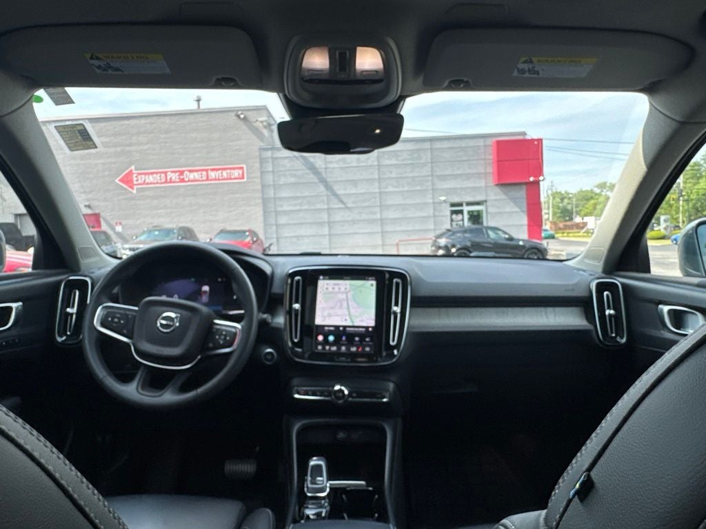 2023 Volvo XC40 B5 Plus Bright Theme