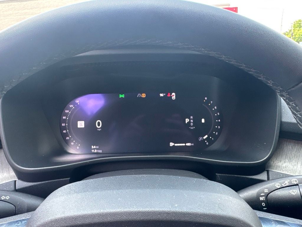2023 Volvo XC40 B5 Plus Bright Theme