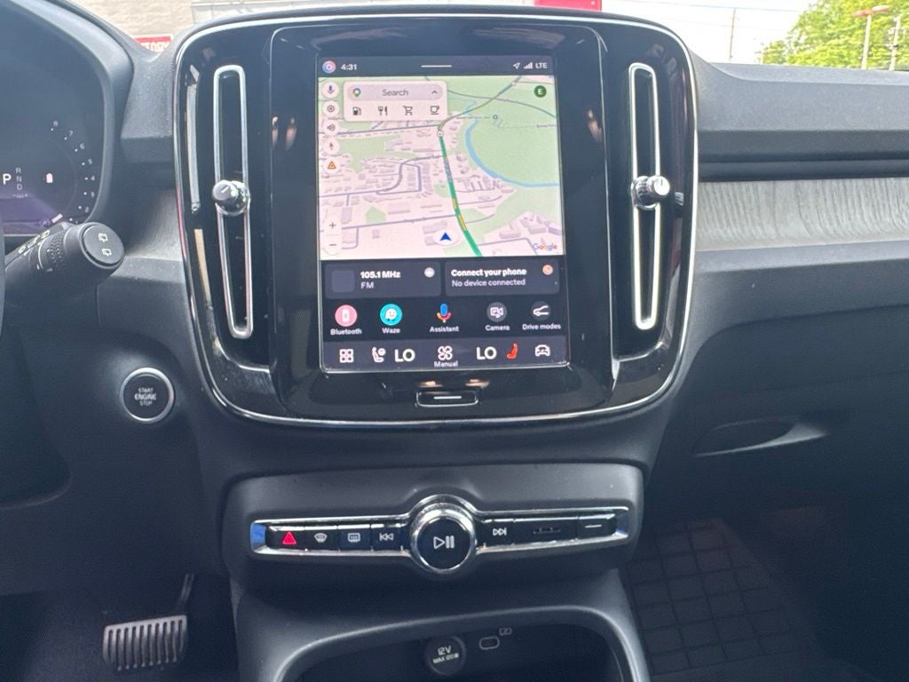 2023 Volvo XC40 B5 Plus Bright Theme