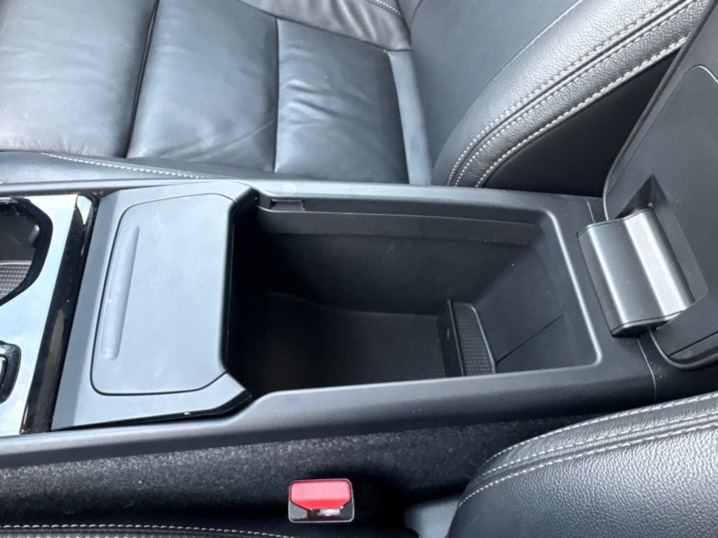 2023 Volvo XC40 B5 Plus Bright Theme