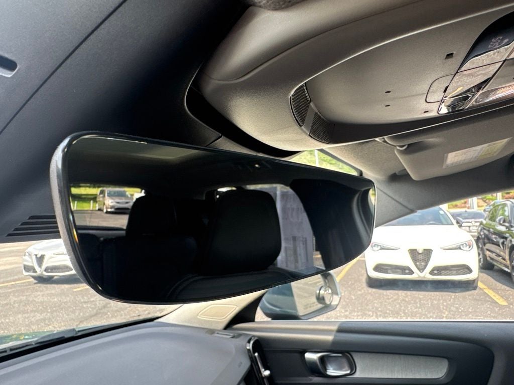 2023 Volvo XC40 B5 Plus Bright Theme