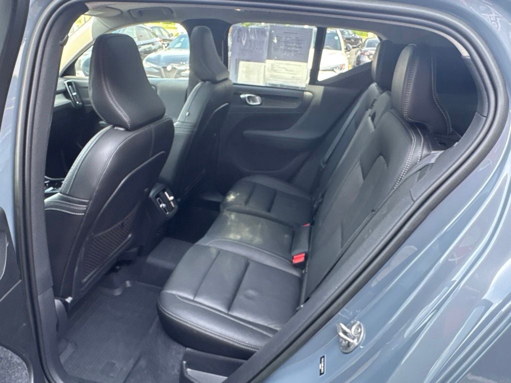 2023 Volvo XC40 B5 Plus Bright Theme