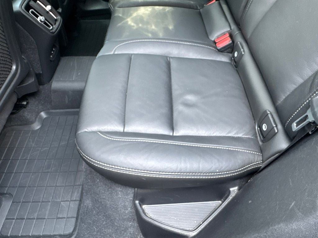 2023 Volvo XC40 B5 Plus Bright Theme