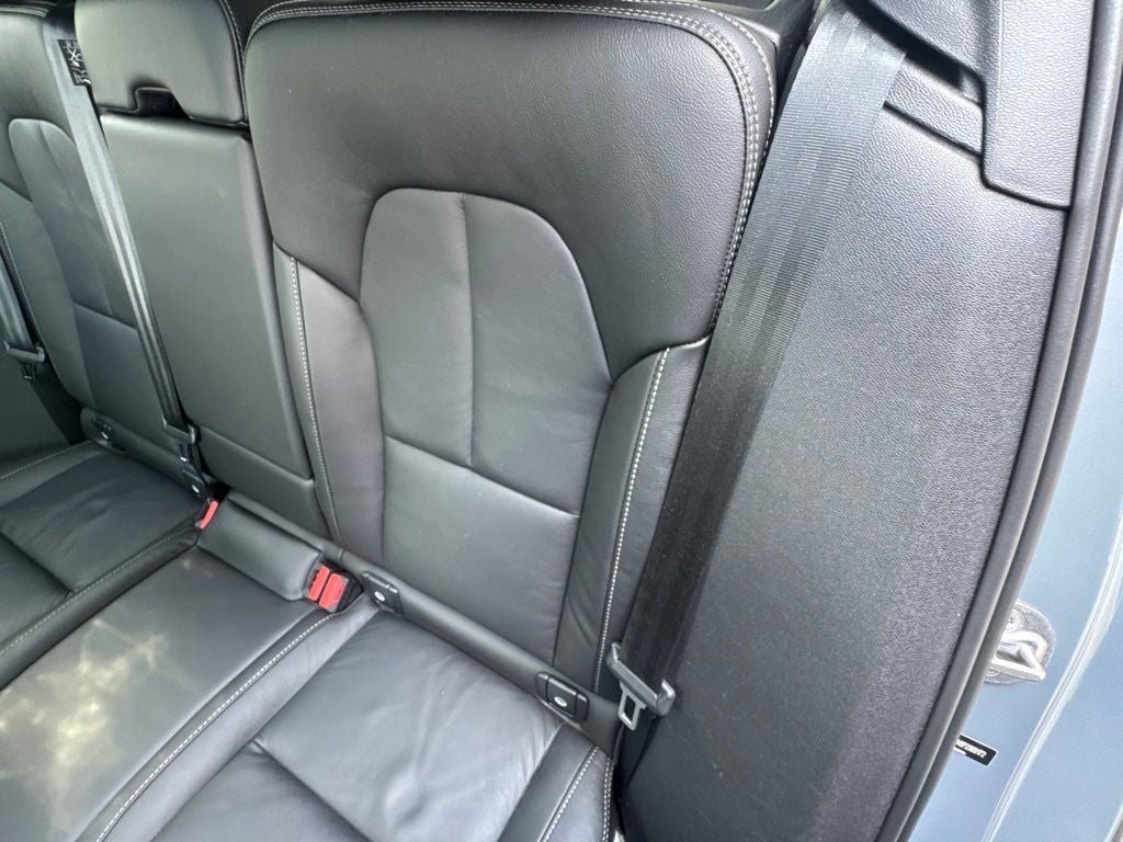 2023 Volvo XC40 B5 Plus Bright Theme