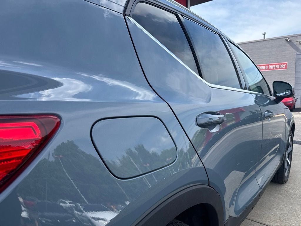 2023 Volvo XC40 B5 Plus Bright Theme