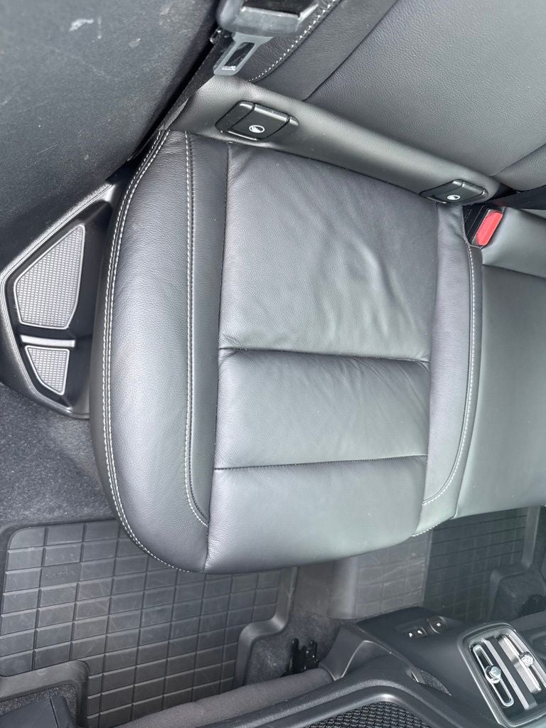 2023 Volvo XC40 B5 Plus Bright Theme