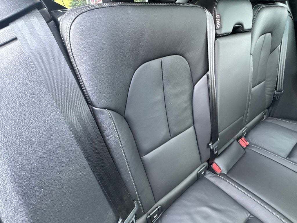 2023 Volvo XC40 B5 Plus Bright Theme