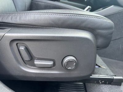 2023 Volvo XC40 B5 Plus Bright Theme
