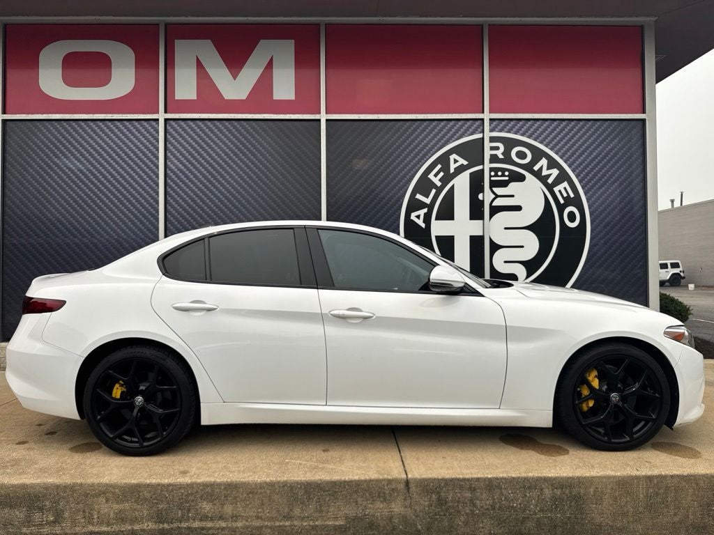2019 Alfa Romeo Giulia Sport
