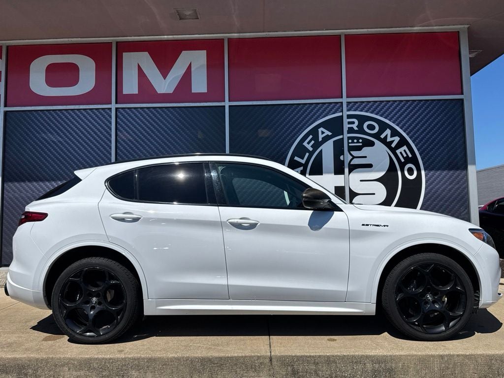 2023 Alfa Romeo Stelvio Estrema