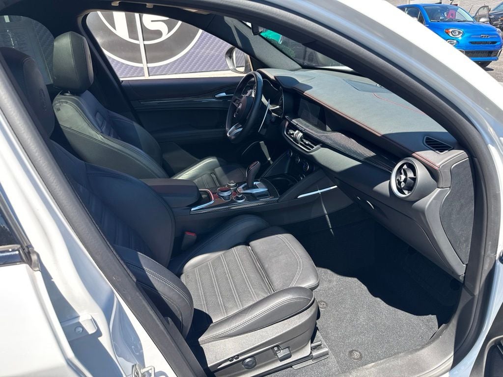 2023 Alfa Romeo Stelvio Estrema