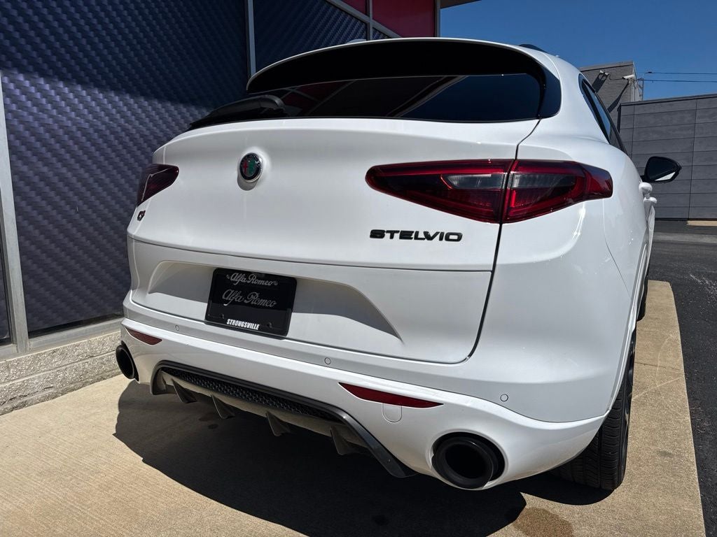 2023 Alfa Romeo Stelvio Estrema