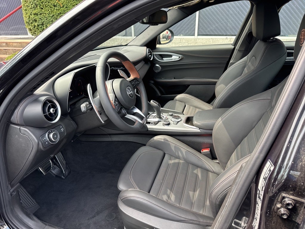 2025 Alfa Romeo Giulia Intensa AWD