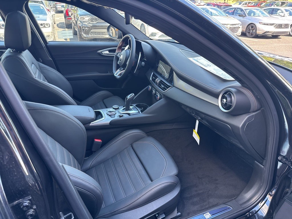 2025 Alfa Romeo Giulia Intensa AWD