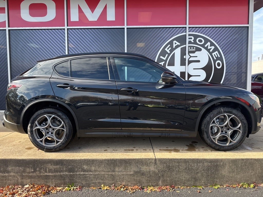 2025 Alfa Romeo Stelvio AWD
