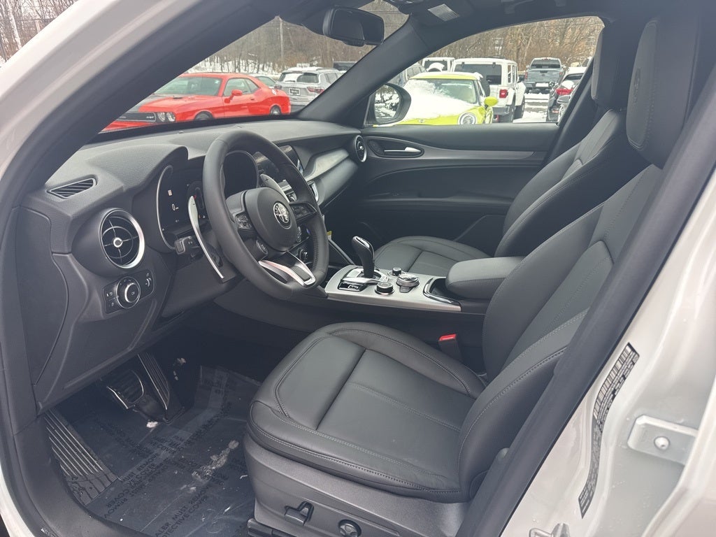 2025 Alfa Romeo Stelvio AWD