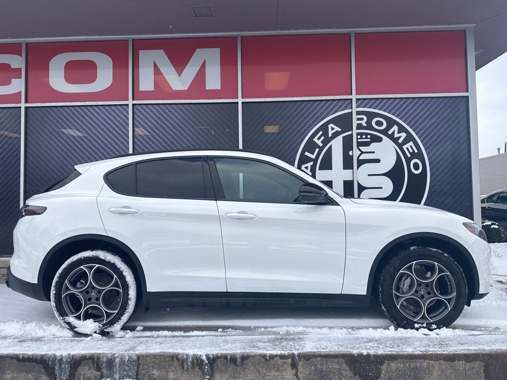 2025 Alfa Romeo Stelvio AWD