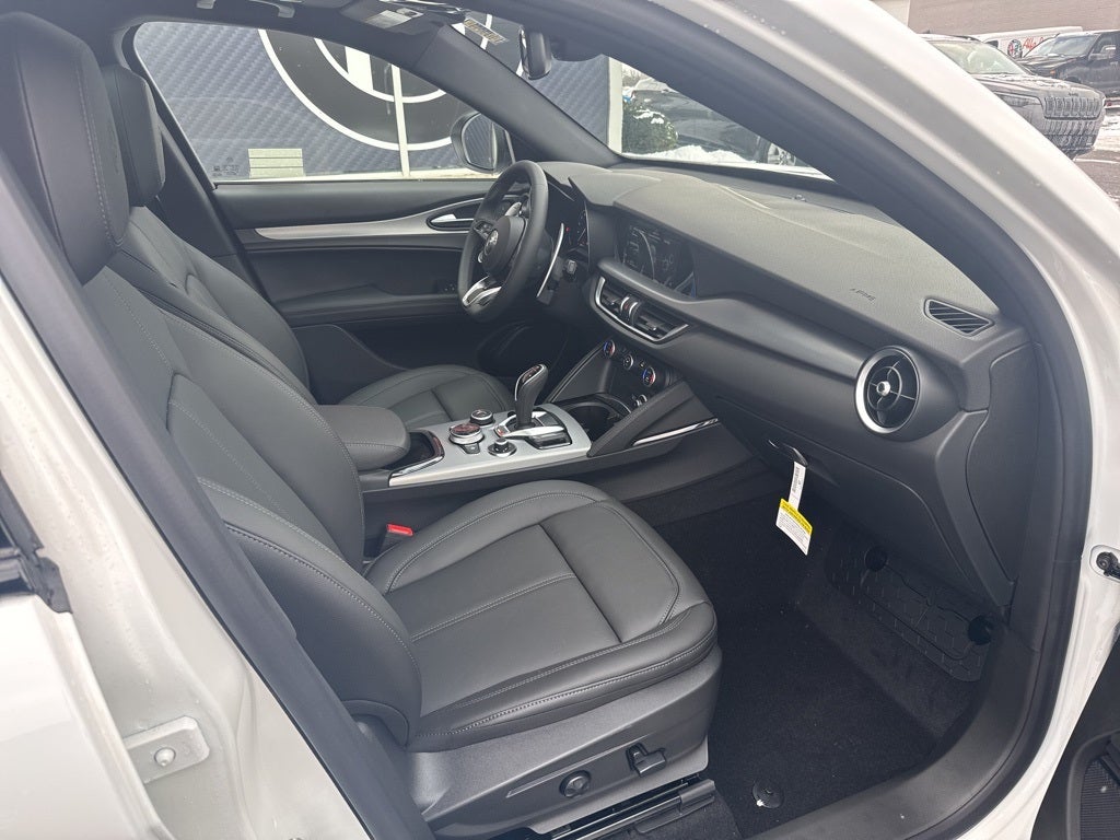 2025 Alfa Romeo Stelvio AWD