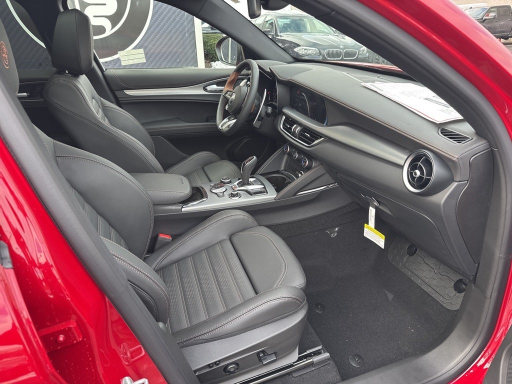 2025 Alfa Romeo Stelvio Intensa AWD